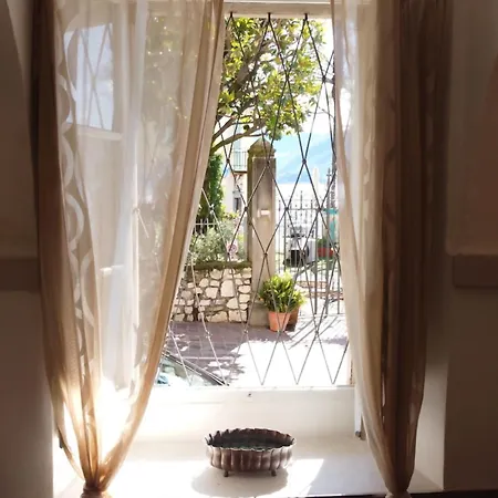 Historic House By The La Renee Casa Predore
