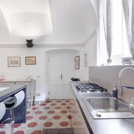 Historic House By The La Renee Casa
