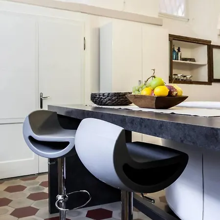 Historic House By The La Renee Casa Vakantiehuis Predore
