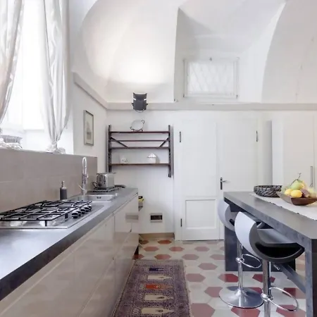Historic House By The La Renee Casa