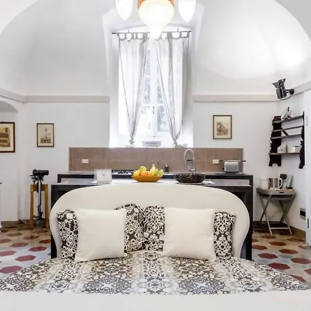 Historic House By The La Renee Casa Vakantiehuis