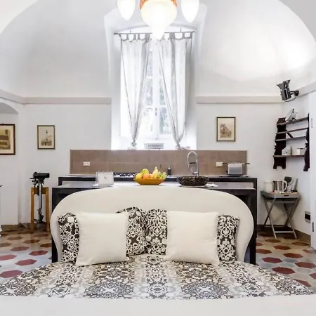Historic House By The La Renee Casa Vakantiehuis Predore