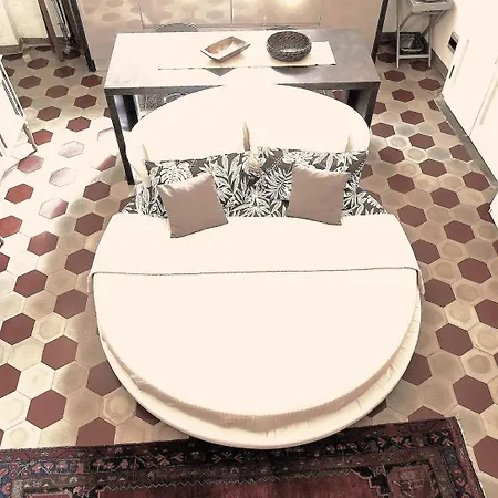 Historic House By The La Renee Casa Vakantiehuis